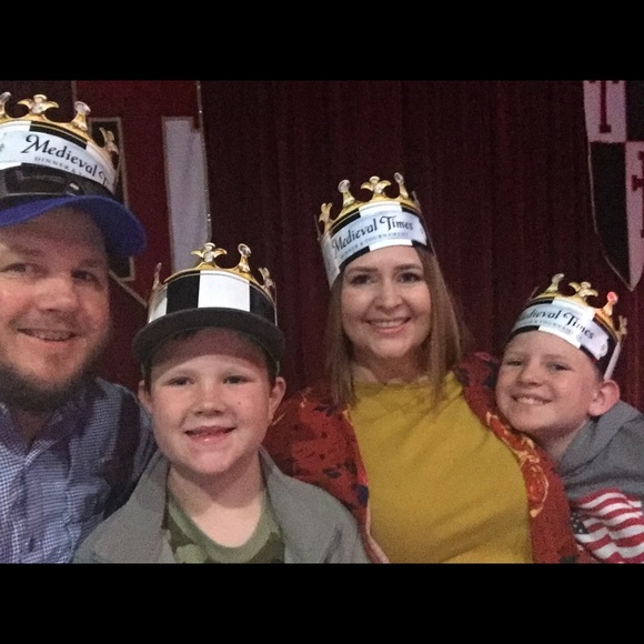 Meet your Posher, Beth - Picture 2 of 3